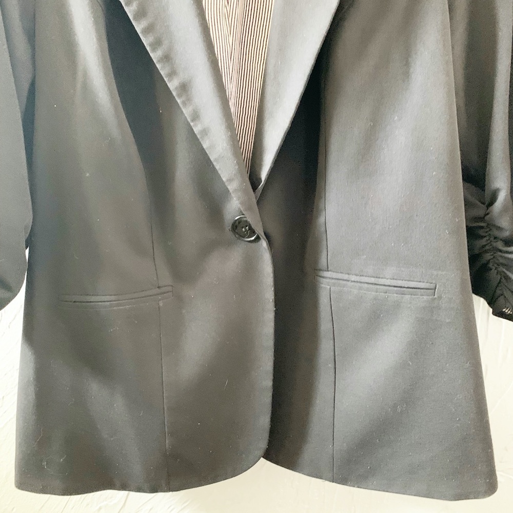 Torrid Deluxe Black Ruched Sleeve Ponte Blazer - Picture 3 of 5